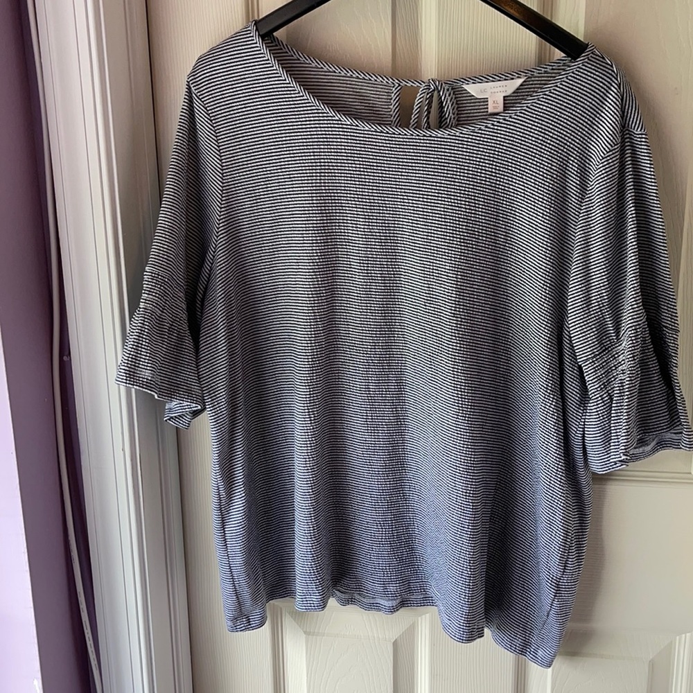 Women’s black and white Lauren Conrad top size Xl